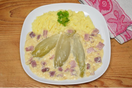 kant en klare maaltijd Belgische witlofschotel met ham en kaassaus en aardappelpuree