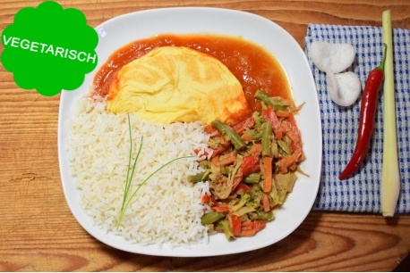 Vega maaltijd foe yong hai met gado gado en witte rijst