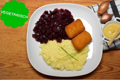 Kaaskroket met bietjes en aardappelpuree, vegetarische maaltijd