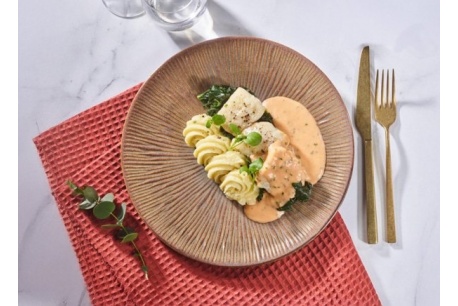 Kabeljauw in kreeftensaus, spinazie en aardappelpuree