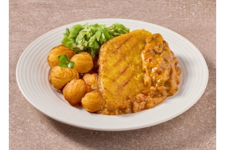 Kipschnitzel in stroganoffsaus met snijboontjes en aardappelbolletjes