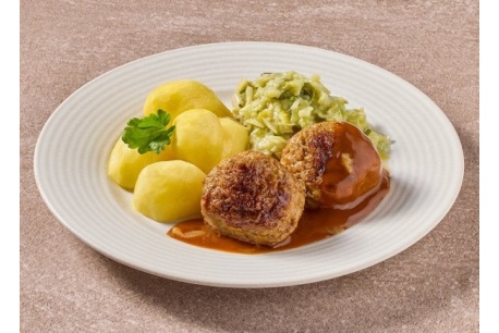 Natriumarme gehaktballen in uienjus met prei à la crème en gekookte aardappelen