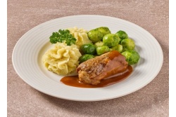 Slavink in jus met spruitjes en aardappelpuree