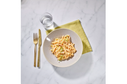 Natriumarme Macaroni met kalkoenham en kaassaus