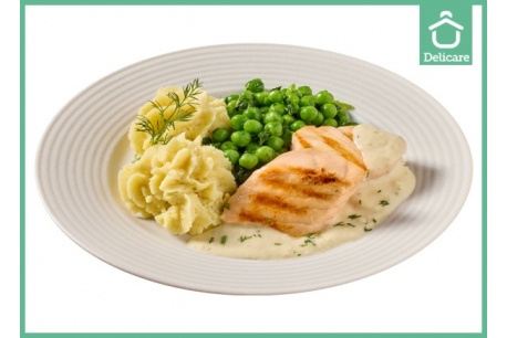 Natirumarme Zalmfilet in dillesaus met spinazie- en doperwtenmix en aardappelpuree met peterselie en bieslook
