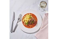 Natriumarme Blinde vink in Provençaalse saus met gebakken aardappelblokjes