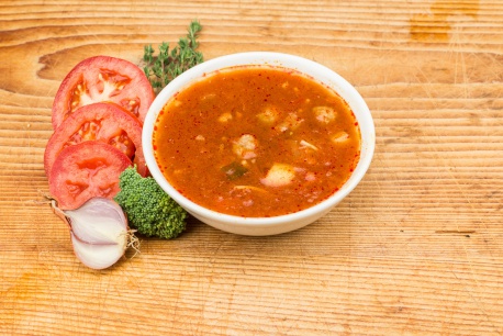 Tomaten-groentesoep